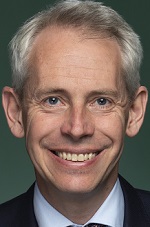 Official portrait of Andrew Giles